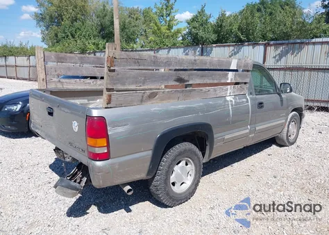 1999 Chevrolet Silverado 1500 Ls z USA, uszkodzony, nr VIN 1GCEC14T4XE255206